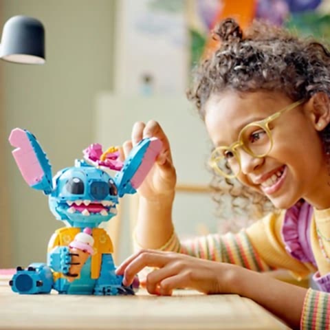 LEGO® ǀ Disney Stiç 43249 - Dondurma Külahlı İnşa Edilebilen Yaratıcı Oyuncak Yapım Seti (730 Parça)