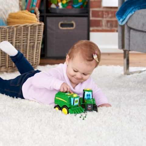 Fonksiyonlu Traktör Johnny ve Biçerdöver Corey